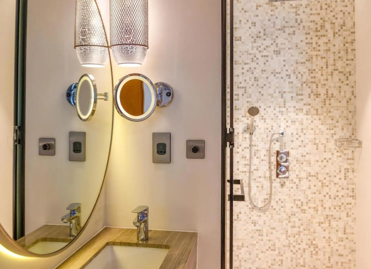 Grand Mercure Dubai City Hotel