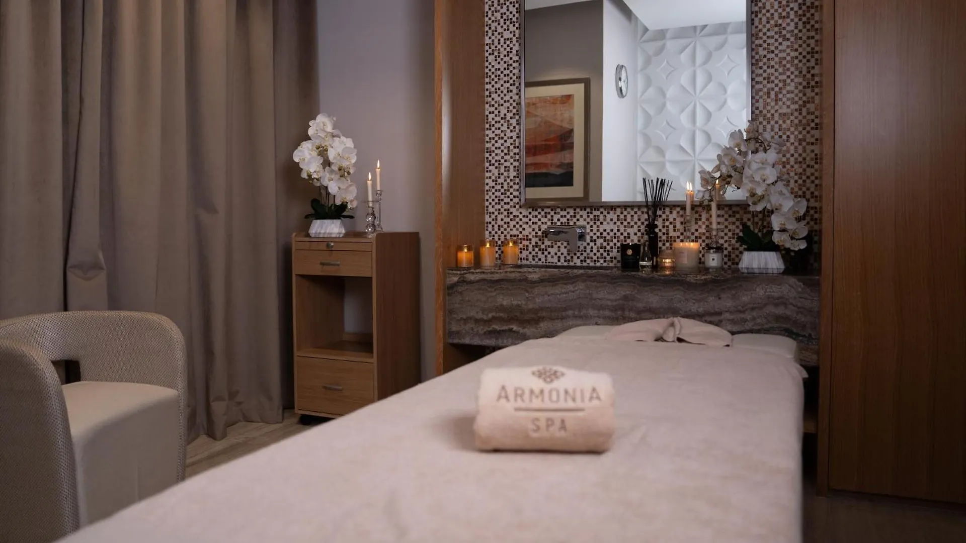 Grand Mercure Dubai City 5*,