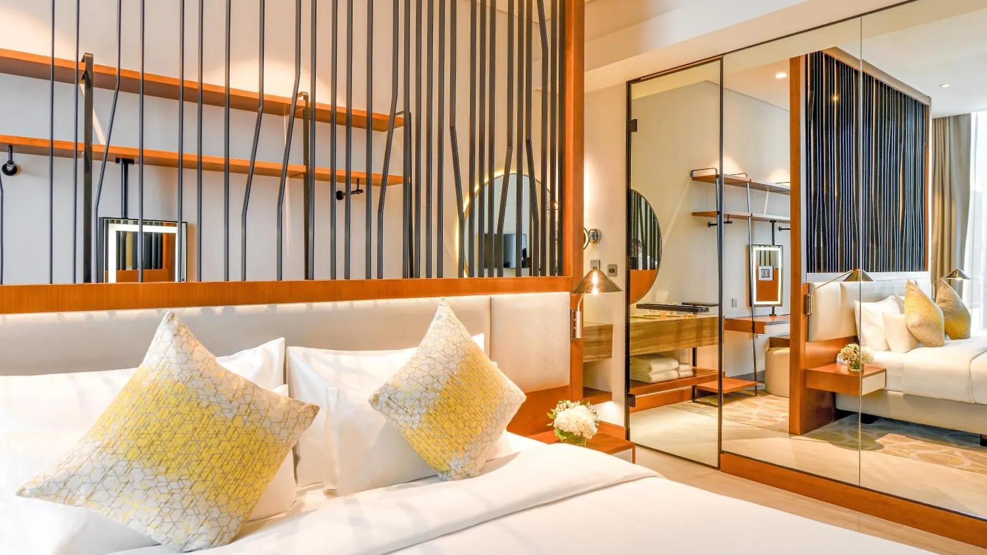 Grand Mercure Dubai City 5*,