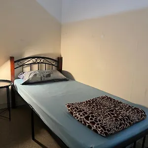  Homestay Backpacker's Bed - No Parking Space United Arab Emirates