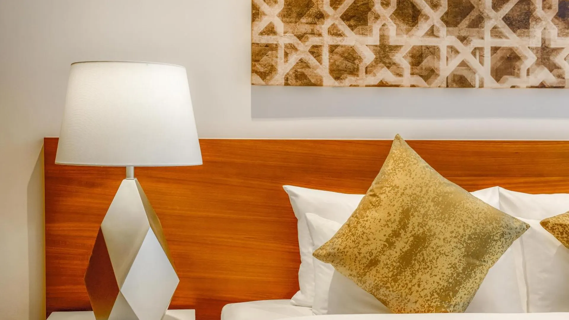 Grand Mercure Dubai City Hotel